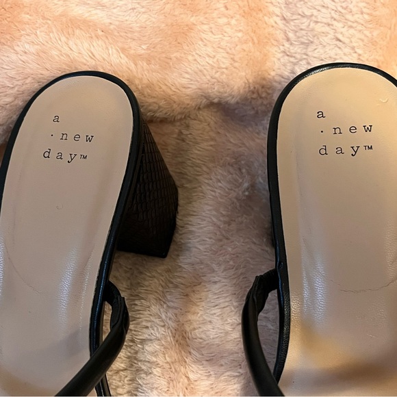 ❥Short Heels❥SOLD - Picture 2 of 4